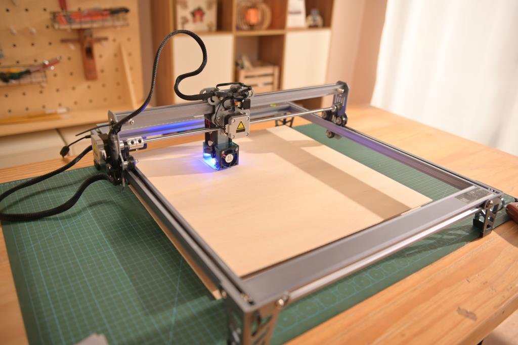 Laser engraver, laser engraving machine